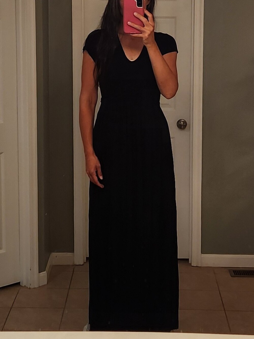 Liz Lange Maternity Size L Black V-Neck Cap Sleeve Maxi Dress Pleated Skirt